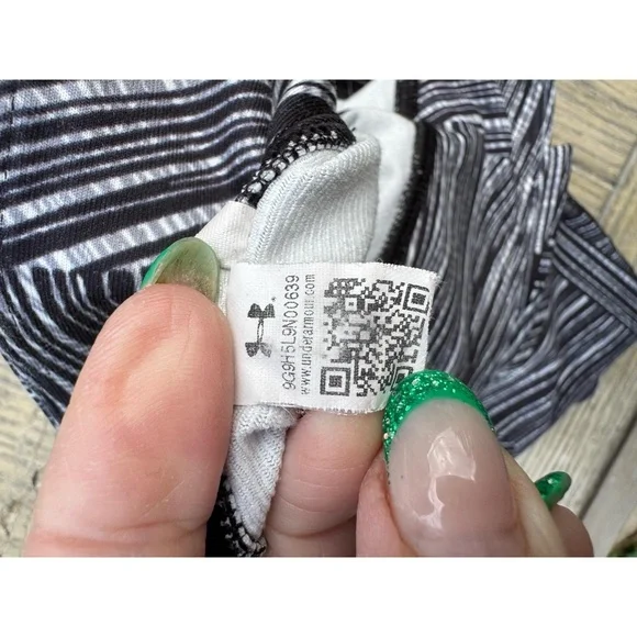 Under Armour Womens Leggings Size M/L Black White Geometric Ombre Activewear Gym - Picture 10 of 12